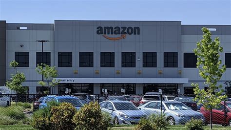 Ohio Amazon worker speaks out against unsafe workplace conditions in ...