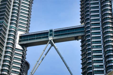 Cartoon Pictures of Business Centers 的图像结果