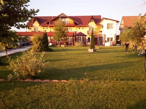 PENSIUNEA MOUNTAIN KING (Sambata de Sus) - Pension Reviews, Photos ...