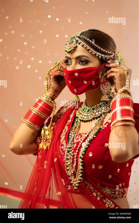 Female Mask Bride 的图像结果