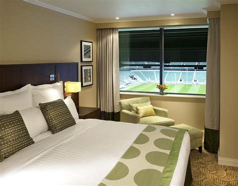 Radisson RED London Twickenham Spa: Pictures & Reviews - Tripadvisor