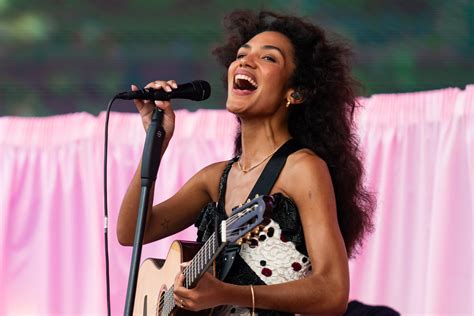 Olivia Dean im Interview: „Ich bin eine hoffnungslose Romantikerin“