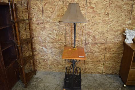 Lot - Table Floor Lamp
