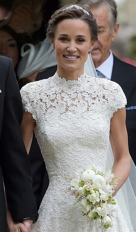 Vacker brudklänning | Pippa middleton wedding, Famous wedding dresses, Dream wedding dresses