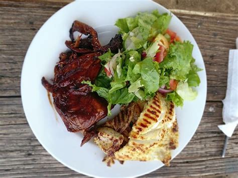 An unexpected delight: freshly cooked food, nicely served, modest ...