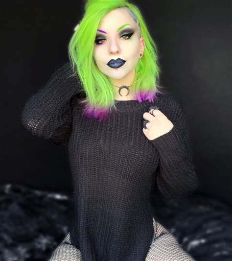 Pin by Gary Ellie Lee on Amazing scene/emo girls^.^ | Goth women, Goth ...