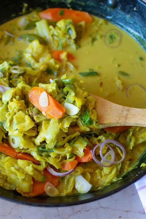 Jamaican Curried Cabbage Recipe with Coconut Milk - katesbestrecipes.com