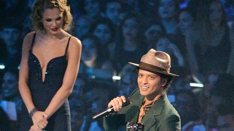 Bruno Mars Standing Next to Tall People Will Make Your Day ...