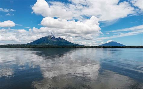 La Isla de Ometepe Quaternary volcanoes in the Lake Nicaragua - IUGS