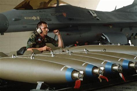 500磅炸弹,二战铁炸弹,航空,空投导弹游戏道具3dmaya模型_其他模型下载-摩尔网CGMOL
