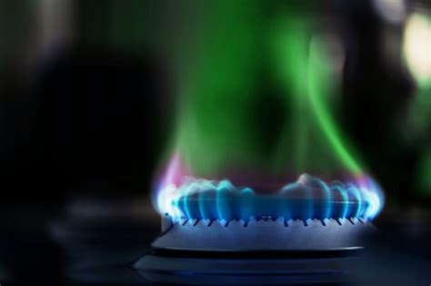 Green Flame On Gas Stove - Meaning, Causes and Fixes