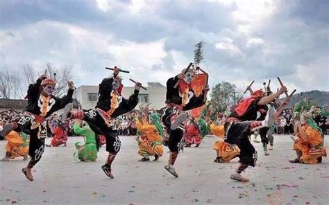 潮汕女子英歌舞！潮汕罕见的民俗文化，这些身披黄金战甲的女子竟来自同一个村里的一个姓氏！_哔哩哔哩_bilibili