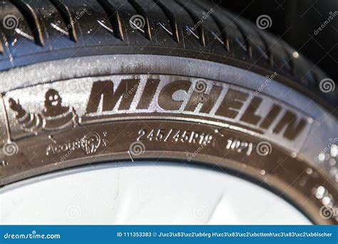 Logotipo De Michelin Em Um Pneu Foto de Stock Editorial - Imagem de editorial, baseado: 111353383