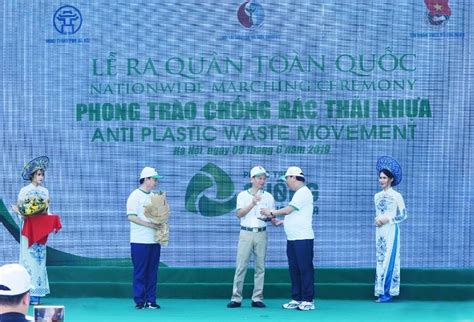 Vietnam Airlines joins the anti-plastic waste movement.