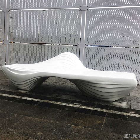 异型玻璃钢座椅坐凳玻璃钢树池施工完毕(组图)-网站公告_滨州宏景雕塑有限公司