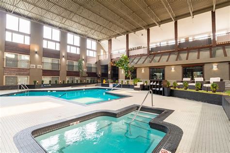 Sandman Hotel Edmonton West Pool Pictures & Reviews - Tripadvisor