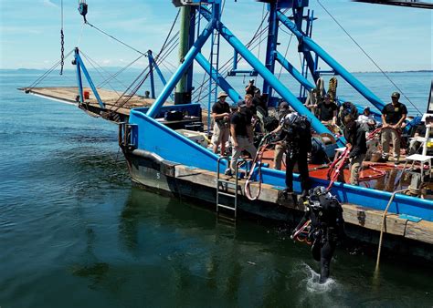 US Army deep sea divers retrieve derelict fishing nets in partnership ...