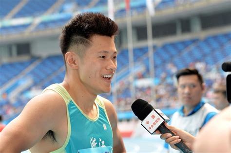男100自5年全国纪录被破 宁泽涛两度感谢教练_体育_腾讯网