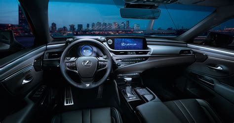 Luxurious Magazine Road Test: The Lexus ES 300h F Sport