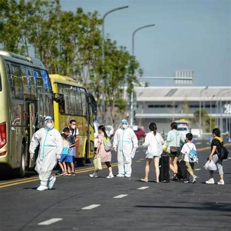 千余名滞留海南旅客返蓉背后：“温暖”全程，100多人保障一架包机，两万多人“在线”服务_三亚_机场_成都