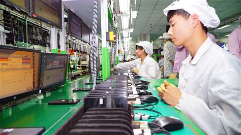小米造车进展：首个工厂将落户北京亦庄，2024上半年量产__财经头条