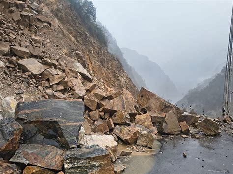 Nearly 200 tourists stranded in Chungthang after landslides hit North ...