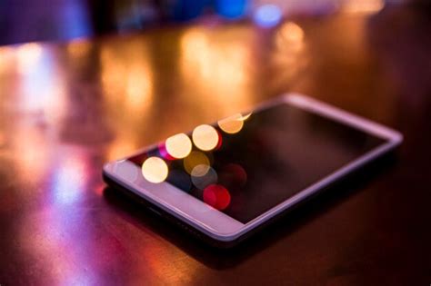 Mobile Phone On Table 的图像结果