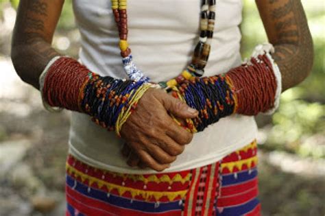 Handmade Indigenous Accessories: Authentic Style & Craftsmanship