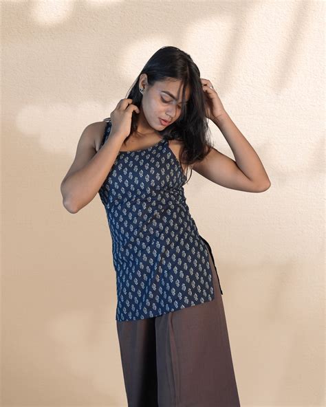 Sleeve-Less Corset Kurti [Navy] – Janani Kala Mandir