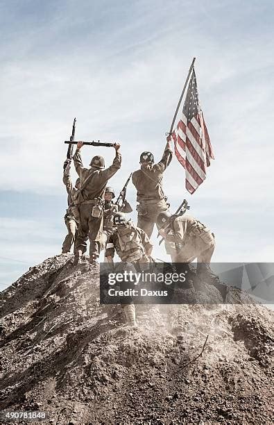 Who Held the USA Flag in the War 的图像结果