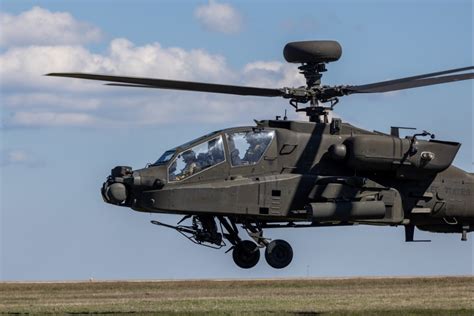 Best Job in the US Army - 152E Apache Helicopter Pilot | Article | The ...