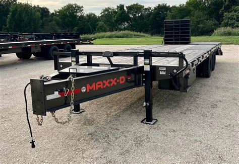MAXX-D 25' x 102" LDX Low-Pro Tandem Dual Flatbed Town & Country Sales