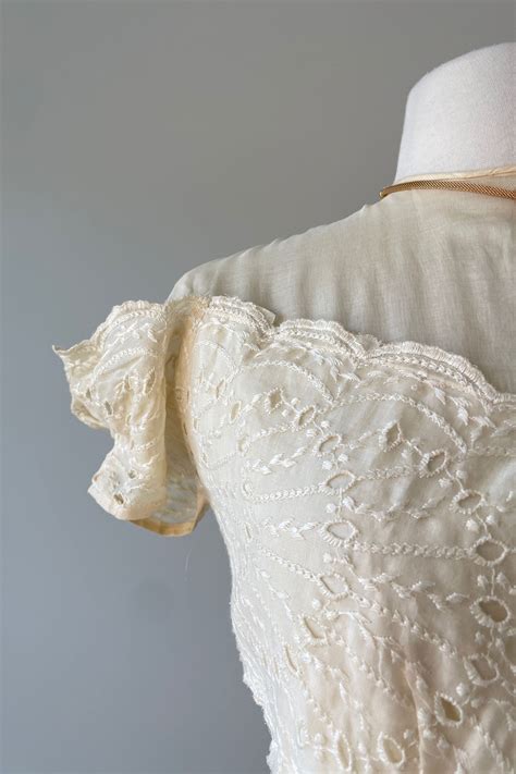 1950s Ivory Organze Eyelet Lace Wedding Dress | MEDIUM – Mill Street Vintage