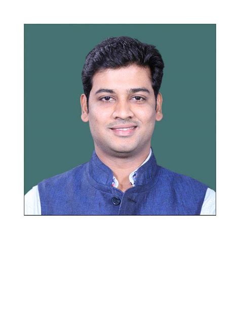 DR. SHRIKANT EKNATH SHINDE : Bio, Political life, Family & Top stories