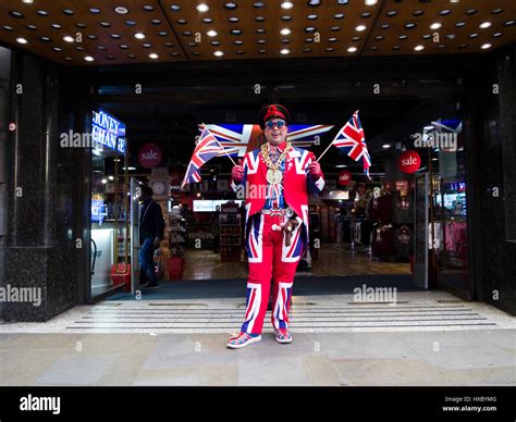 Man wearing union jack flag hi-res stock photography and images - Alamy