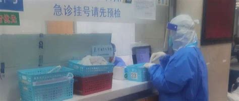 “把配药表格给一个医生就行”！这家医院开设代配药“绿色通道”，方便志愿者“一站式”配药 - 周到上海