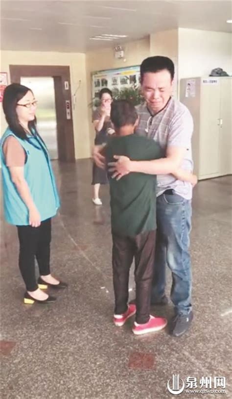 在泉州找到走失三年的母亲 七尺男儿抱着她号啕大哭-闽南网