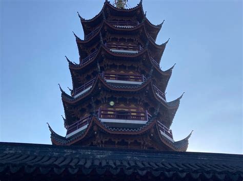 【携程攻略】南京鸡鸣寺景点,鸡鸣寺是南京香火最旺的寺庙之一，离玄武湖很近，进寺院时可以免费领…