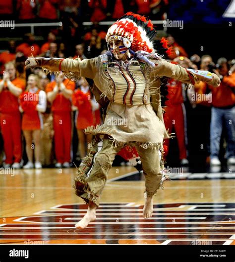 University of Illinois mascot Chief Illiniwek performs his last dance ...