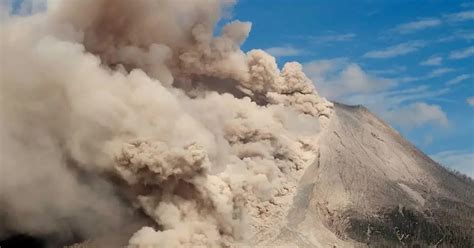 Pyroclastic Flow Causing a Tsunami 的图像结果