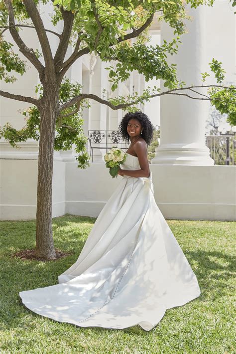 Modern Strapless Princess Ballgown Wedding Dress with Detachable Bow