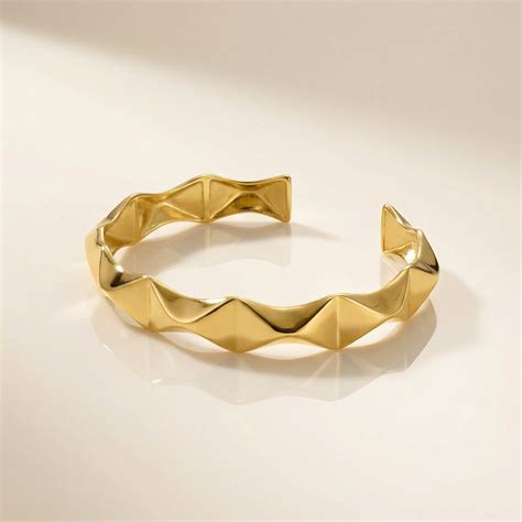 Shop Edge Cuff Gold Bracelet for Women - PALMONAS
