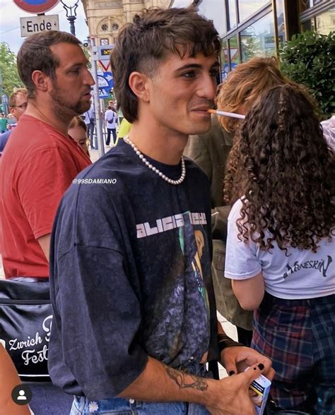 Pin by Ana on Damiano David | Mens haircuts short hair, Mullet haircut ...