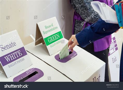 Voting Ballot Boxes 的图像结果