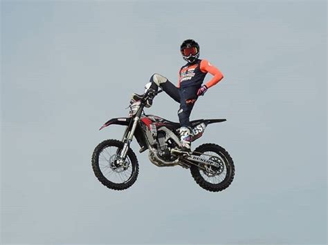 Motorcycle Stunts Compilation 的图像结果