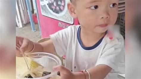 柳州2岁男童走失近百名警力搜寻，家属：已找回_凤凰网视频_凤凰网