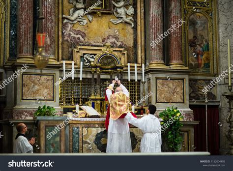 287 Latin Mass Altar Images, Stock Photos, 3D objects, & Vectors ...