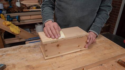 How to Apply Spray Shellac 的图像结果