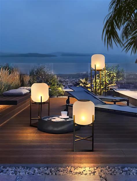 Lantern Solar Outdoor Floor Lamp – Vakkerlight