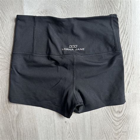 Lorna Jane short bike shorts • Worn once •Fits XS/S - Depop